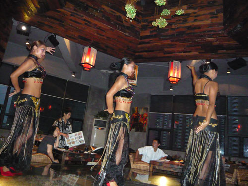 雲南料理と民族舞踊